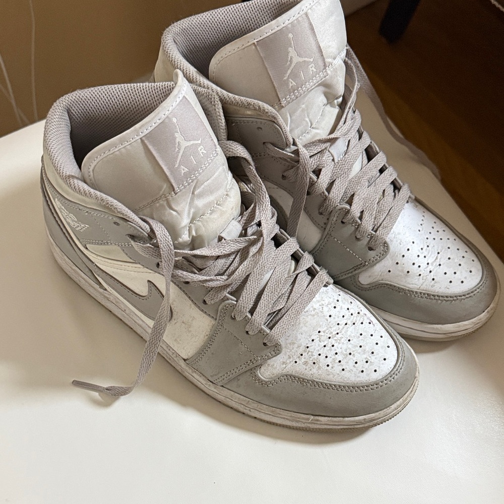 Jordan Sneakers in Cream and White